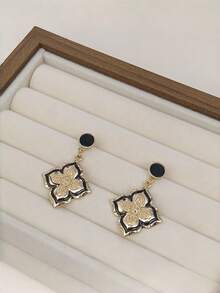 1 Pair Fashionable Gold-Tone Patterned Double-Layer Embossed Four-Leaf Clover Dangle Earrings, Suitable For Women's Daily Wear, Holiday And Gift - Gold - View 6