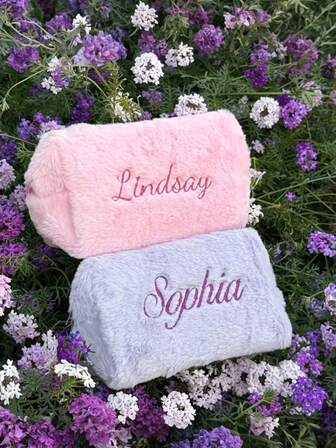 Alla hjärtans dag-presenter, specialdesignade sammets-necessärer för höst och vinter, presenter för kvinnor, presenter till svensexa/möhippor, födelsedagspresenter, stora sammets-necessärer, plyschiga och broderbara resevänliga necessärer.