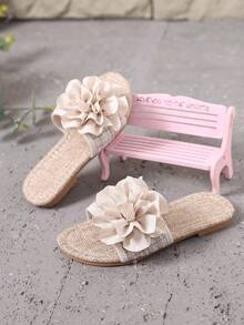 1 Pair Beige Summer Woven Floral Children Flat Sandals, One-Strap Beach Casual Gentle Style Slippers - Beige - View 3