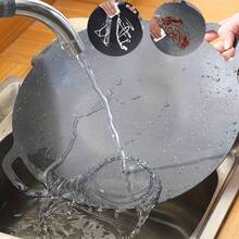 1piezas Sartén Redonda de Hierro Fundido, Tamaño Grande, con Tecnología Antiadherente, para Cocinar en la Parrilla al Exterior y en Cocinas Convencionales o de Inducción, de Mantenimiento Sencillo y Larga Duración, con un Mango Práctico que Permite Guardarla Colgada y Ahorrar Lugar, Fina y de Calentamiento Eficiente, el Accesorio Perfecto para el Camping y las Barbacoas, un Utensilio de Cocina Portátil y Multiusos para Lograr una Dieta Más Saludable en el Hogar o durante un Picnic al Aire Libre. - 30 cm - Ver 7