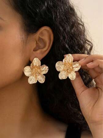 一对锌合金镀KC金花朵耳钉，纹理花瓣设计，优雅耳环，夸张耳环，适合婚礼派对礼物，女士时尚首饰