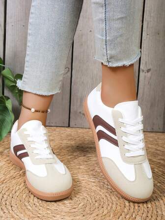 Zapatos casuales con plataforma y cordones de moda, nuevos tacones de cuña con suela gruesa para mujeres de talla grande, adecuados para primavera y otoño, talla 1 número menos de lo habitual