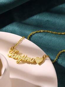 （定制款）女士定制闪亮哑光心形名字项链。这款定制款心形名字项链时尚、优雅、可爱又浪漫，适合日常佩戴、工作和休闲场合。是馈赠亲朋好友的完美礼物，也是庆祝节日、生日、派对和特殊场合的理想之选。 - 彩色 - 查看 4