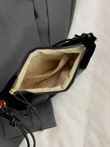 高级牛角形小斜挎包，天鹅绒质感，新款时尚单肩腋下饺子包 - 黑色 - 查看 6