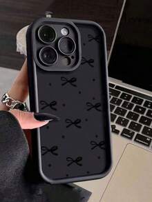 1个INS风格波点黑色蝴蝶结设计防震TPU手机壳，兼容苹果17Pro Max/17 Air/16Pro Max/15Plus/14/13/12/11/8P/XS Max和三星Galaxy S24 Ultra/S23FE/S22/S21/S20/A52S/A15/A03 - 黑色 - 查看 3