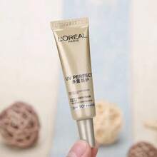 L'Oreal 7.5ml/0.25oz Mini Gold Tube Sunscreen, SPF50+/PA++++. Lightweight Sunscreen. Outdoor Sunscreen. Multi-Protection Sunscreen. Face & Body Sunscreen. UV Protection. - Black Gold - View 3