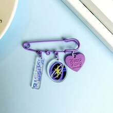 Ghim cài áo acrylic KPop Dem0n Hvnters SAJAB0YS KATSEYE, phụ kiện ghim cài áo acrylic, hàng hóa ủng hộ Kpop. Phụ kiện ghim cài này có thể được cất giữ trong ví đựng thẻ, ví tiền, ba lô và các loại túi khác, và cũng có thể được sử dụng như một vật trang trí hoặc vật trang trí bàn làm việc đẹp mắt. Nó cũng có thể được dùng làm quà tặng cho bạn bè và gia đình. - Nhiều màu - Xem 11