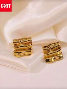 1 Pair Minimalist Gold-Plated Square Pyramid Textured Stud Earrings, Suitable For Halloween, Winter, Christmas - Golden Pleats - View 3