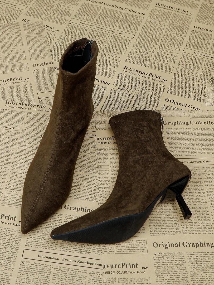 女士军绿色麂皮短靴，7厘米高跟，修身剪裁，舒适时尚尖头靴 - 軍綠色 - 查看 1