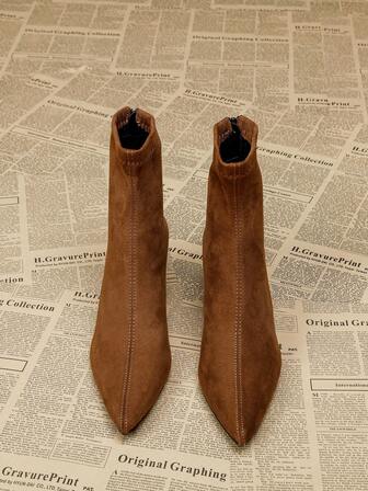 7 cm högklackade bruna ankelstövlar och korta stövlar, bekväma och moderiktiga spetsig tå, smal passform, elastiska stövlar för kvinnor