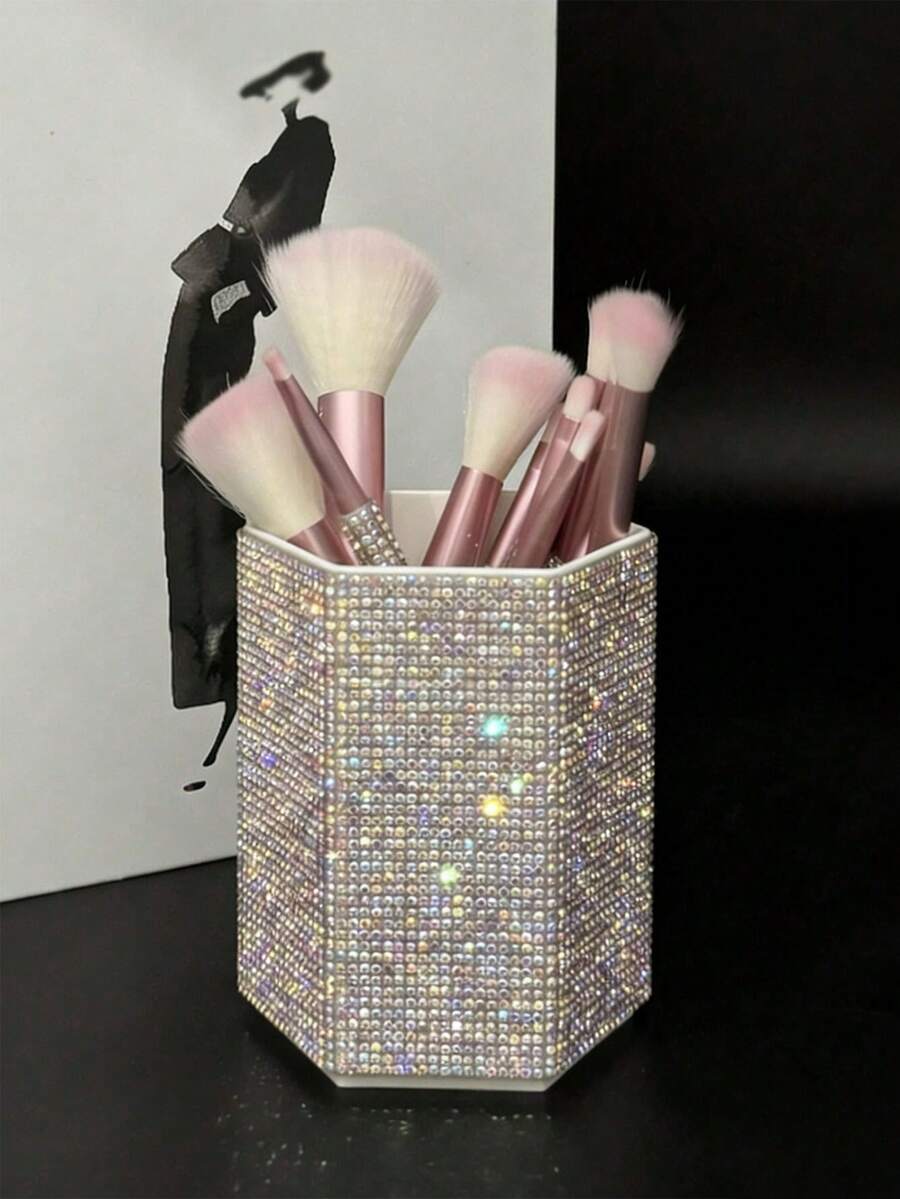 1pc Hexagon Rhinestone Makeup Brush Holder, Large Capacity, Multi-Color Rhinestone Encrusted Surface, Luxurious Sparkling Style, Fully Paved Pattern, Hexagonal Cylindrical Shape, Neat Edges And Details, Cosmetic Tool Container, Suitable For Bedroom Vanity, Dressing Room Desk, Etc.