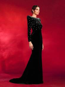 优雅女士黑色丝绒长袖珍珠装饰美人鱼尾长款晚礼服