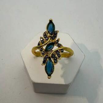 1枚时尚长款蓝色蓝宝石刻面水晶女士戒指