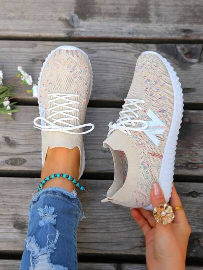 女士时尚休闲运动厚底运动鞋，系带设计，软底，撞色拼接，百搭实用，适合各种场合，运动休闲皆宜。