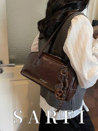 秋冬季精致简约咖啡色女士单肩包；现代时尚面包形手提包，简约字母印花手提包，适合约会、购物