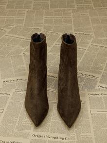 女士军绿色麂皮短靴，7厘米高跟，修身剪裁，舒适时尚尖头靴 - 軍綠色 - 查看 2