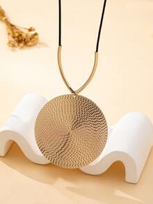 1pc Women's Pendant Necklace, Fashionable Exaggerated Punk Textured Circular Pendant Necklace, Suitable For Daily Wear - Yellow Gold - View 5