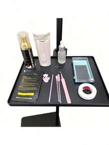 1 szt. czarno-biały klips do rzęs z tworzywa ABS, kompatybilny z lampą Moonlight i zalotką pierścieniową z funkcją Flip-Fix. 1 szt. uchwyt na tackę do przedłużania rzęs – wytrzymała, stabilna podstawa, nie wymaga zasilania ani baterii, kompatybilny z lampą Moonlight i zalotką pierścieniową, odpowiedni do profesjonalnego makijażu, domu, salonu i fotografii.