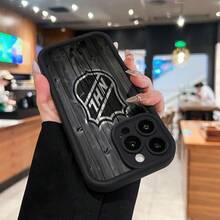 Estuche para teléfono con textura de madera con el logotipo de la  Qué manera tan elegante de mostrar el orgullo por tu equipo Compatible con estuches para teléfonos   17  16 Pro Max  15 Pro Max  13 y  12 Hecho de material de TPU que brinda protección contra golpes y caídas Es un gran regalo para fanáticos de los deportes, familiares, amigos y entusiastas del hockey, estuche para teléfono, navidad, estuches para teléfono, estuche para , estuche para  17 pro, noël, estuche para  17 pro max, estuche para  16, estuche para  133 pro, estuche para teléfono navideño, decoración navideña, coque de téléphone, estuche para teléfono lindo - Negro - Ver 5