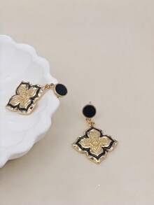 1 Pair Fashionable Gold-Tone Patterned Double-Layer Embossed Four-Leaf Clover Dangle Earrings, Suitable For Women's Daily Wear, Holiday And Gift - Gold - View 2