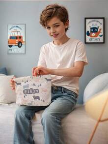 1个定制卡通动物图案灯芯绒洗漱包，旅行时收纳洗漱用品的绝佳选择，可定制您的专属设计，适合儿童和青少年，可印上您自己的名字或兄弟姐妹/同学的名字作为礼物。 - 彩色 - 查看 9