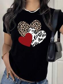 Plus Size Black T-Shirt With Three Heart Print (Leopard, Red And Abstract), Romantic Valentine's Day T-Shirt, Animal Print Blouse That Expresses Love, Gift Tops For Boyfriends And Dates, Y2K Vintage Streetwear Flirty Plus Size Style. - 藍色的 - 查看 5
