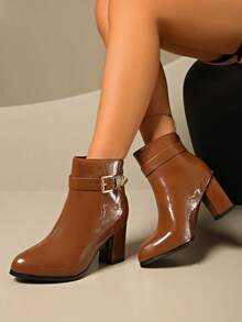 秋冬新款焦糖棕色漆皮粗跟踝靴女款，金属扣尖头时尚靴，复古通勤百搭显瘦靴 - 棕色 - 查看 4