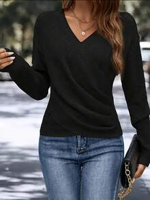 Mixed Apparel Collection: Form-Fitting V-Neck, Overlapping V-Neck, Loose Silhouette, High-Neck, Button-Accented & Wide-Leg Pieces. Soft Wear, Well-Fitted, Suitable For Spring & Autumn. Versatile For Daily Looks, Hangouts & Casual Events. - màu đen - Xem 3