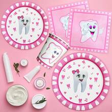 1/10/12/20/81 piezas Suministros para fiesta con tema del primer diente, incluye platos de papel con diente rosa de 7/9 pulgadas, vasos de papel, servilletas, cajas de palomitas, pegatinas para botellas de agua, mantel, nuevo juego de vajilla para fiesta del primer diente, decoraciones para fiesta del primer diente, juego de vajilla desechable para fiesta de revelación de género, juego de vajilla desechable para fiesta de 1er cumpleaños - Multicolor - Ver 6