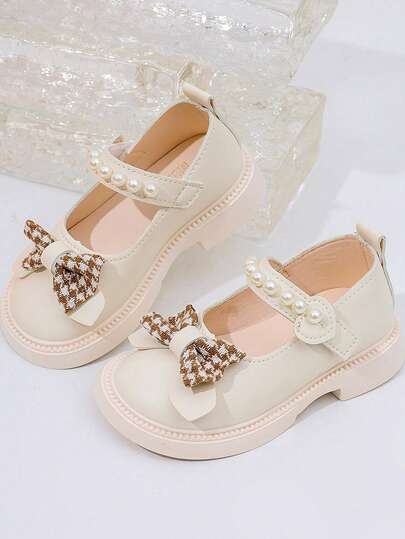 حذاء مسطح جديد لعام 2026، زوج واحد من أحذية جلدية جميلة وأنيقة للبنات، أحذية كاجوال خفيفة الوزن وناعمة للأطفال، أحذية مشي للأطفال الصغار مانعة للانزلاق وقابلة للتنفس، أحذية أميرة بطراز مدرسي