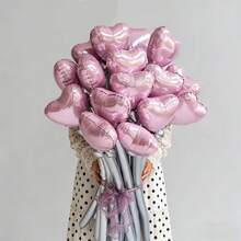 30个心形气球花束套装，红色和绿色乳胶DIY长气球，适用于生日派对、求婚装饰、周年纪念装饰、浪漫氛围装饰。