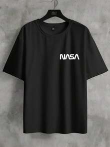 Camiseta negra retro-futurista para hombres con estampado de astronauta y luna - Nueva camiseta casual de verano 2025 de manga corta con estampado en la espalda, diseño temático espacial (Tierra y estrellas), camiseta de cuello redondo lavable a máquina para atuendo casual y al aire libre - Negro - Ver 5