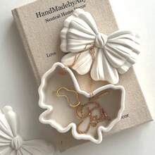 2pcs DIY Clay Molds, Bow-Knot Jewelry/Candle Storage Box, Gypsum Resin Molds, Butterfly Shaped Jewelry/Candle Silicone Molds - White - View 2