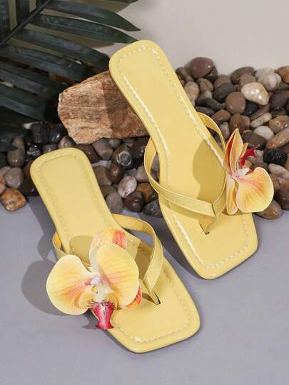2025 Plus Size Women's New Faux Flower Decor Square Toe Flat Slide Sandals, Yellow Summer Slippers Wide Fit