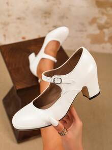 Sapatos de Salto Alto Elegantes de Moda Feminina, Bombas Mary Jane, Design de Salto Grosso com Bico Redondo e Fivela para Fácil Vestir, Sapatilhas Macias e Confortáveis, Sapatos Brancos Adequados para Casamento, Festa, Baile de Formatura, Estudantes Universitários, Dia das Mães, Natal, Uso Casual Externo, Etiqueta Empresarial, Clássico Retrô Mary Jane - Branco - Visão 3