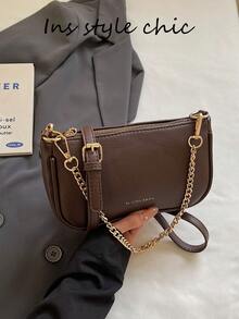 这款女士单肩包采用纯色PU材质，饰以咖啡色鳄鱼纹和字母装饰，时尚优雅。包身配有金属拉链和顶部金属链条，可手提或肩背。内部空间可容纳口红、钥匙、化妆品等日常必需品。适合女性通勤、外出、购物及各种场合。 - 咖啡 - 查看 10