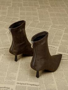 女士军绿色麂皮短靴，7厘米高跟，修身剪裁，舒适时尚尖头靴 - 軍綠色 - 查看 4