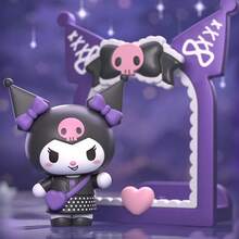 Miniso 三麗鷗 Kuromi 甜酷仙境盲盒 - 黑暗與甜美的碰撞，精緻細節展現 Kuromi 的魅力，桌面裝飾/收藏品/生日禮物/節日禮物 (隨機出貨 1 個) - 彩色 - 查看 7