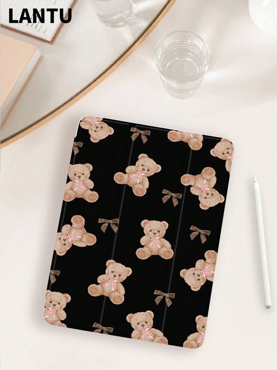 1 件泰迪熊毛绒娃娃领结图案平板电脑保护套，兼容 Apple iPad 10.2 英寸、iPad Pro 11 英寸（2020/2021 款）、iPad（第九/十代）11 英寸、iPad Air 第四代 10.9 英寸、Galaxy Tab S6 Lite 10.4 英寸等，防摔，带笔槽，支持睡眠/唤醒功能，是送给平板电脑用户的浪漫礼物。