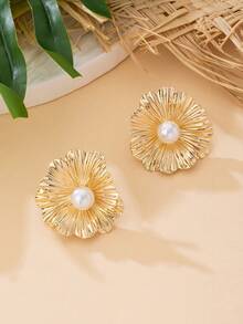 1 par eleganta örhängen med infällda konstpärlor och texturerade blommor, lyxiga och exklusiva - Gult guld - Visa 4