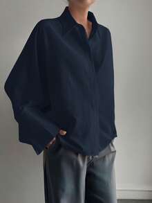 女士纯色衬衫，复古长袖设计，适合商务面试、通勤、休闲放松等场合，简约优雅，日常穿着、居家、街头风皆宜，是冬季的理想之选。也是情人节、新年等节日的完美之选。 - 藏蓝色 - 查看 3