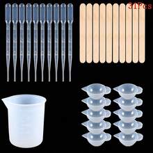 31/40件套环氧树脂浇注工具套装 - 包括30毫升塑料量杯、3毫升塑料滴管、100毫升硅胶量杯、木棒、搅拌杯、指套等。此浇注工具套装适用于颜料混合和DIY珠宝制作，是初学者的理想之选。