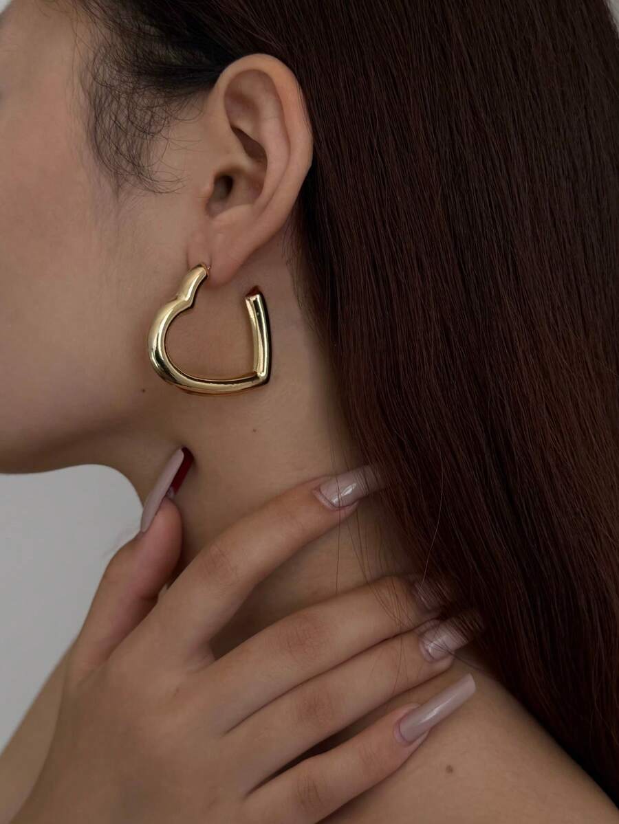 1 Pair Minimalist Heart Shaped Metal Earrings, Fashionable & Chic Design For Women - Earrings - View 1