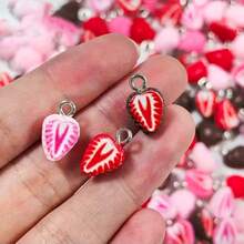 10个可爱3D迷你逼真草莓树脂吊坠饰品，卡通水果耳环和项链DIY工艺配件 - 草莓 - 查看 4