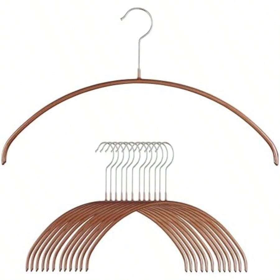 MAWA - Perchas estrechas pequeñas para Ropa, Colgador de Acero con Revestimiento Antideslizante, para Camisas, Blusas, Vestidos, Chaquetas Ligeras, Gancho Giratorio de 360 Grados, Juego de 4, Color(10 tazas Cobre) - Multicolor - Ver 1