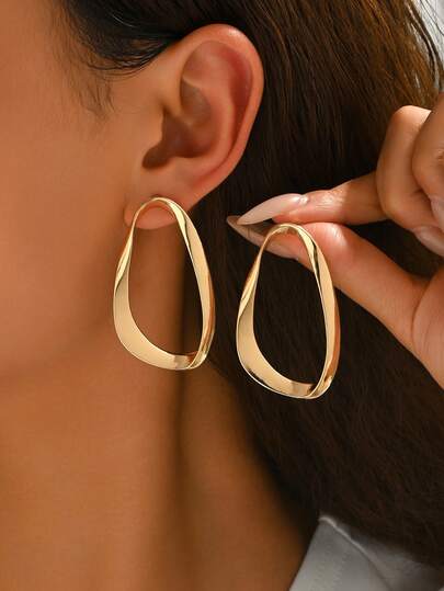 1 par de pendientes largos minimalistas de aleación chapada en oro con formas geométricas exageradas, que incluyen pluma, forma de S, lágrima asimétrica, lazo, círculo hueco, líneas geométricas, redondo asimétrico, cono y colgante floral. Diseño versátil para realzar tu estilo, adecuado para uso diario y fiestas, creado para mujeres elegantes y encantadoras.