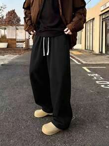 男士纯色简约针织裤，适合运动和休闲穿着，时尚百搭，穿着舒适。女士可以将其作为礼物送给男友或丈夫。