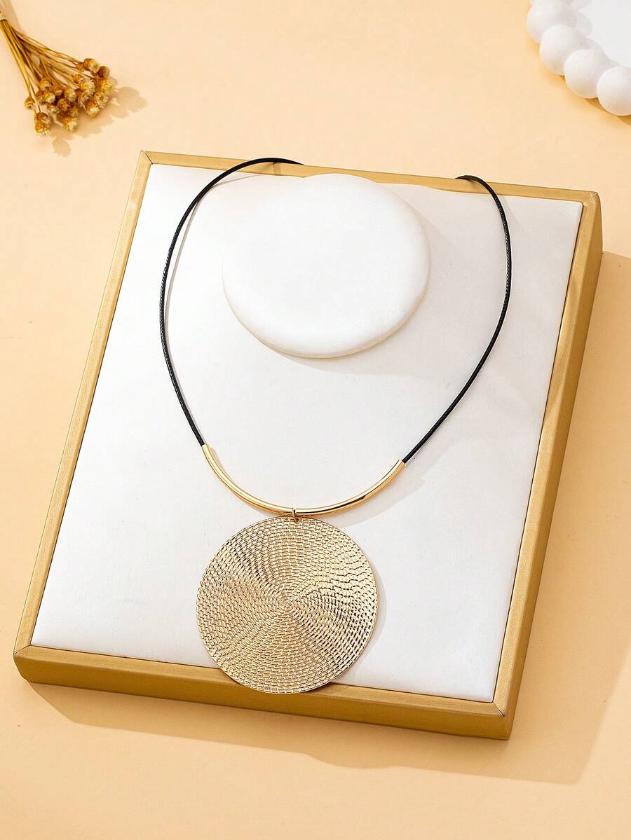 1pc Women's Pendant Necklace, Fashionable Exaggerated Punk Textured Circular Pendant Necklace, Suitable For Daily Wear - Yellow Gold - View 1