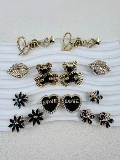 14 st. lyxiga skoberlocker i glänsande guld med björn, blomma och bokstav, helt i strass, lämpliga för skor och sandaler med träbotten, hållbara, söta och fantasifulla designer, perfekta för festgåvor och kreativa presenter till tjejer