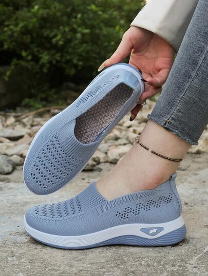 Zapatos ligeros y de suela blanda para caminar para mujeres, zapatos casuales de verano con diseño hueco y transpirable, zapatos cómodos para madres